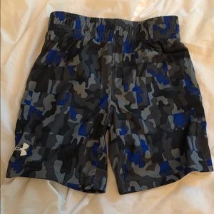 Under Armour Boys Camo Short: Size 5